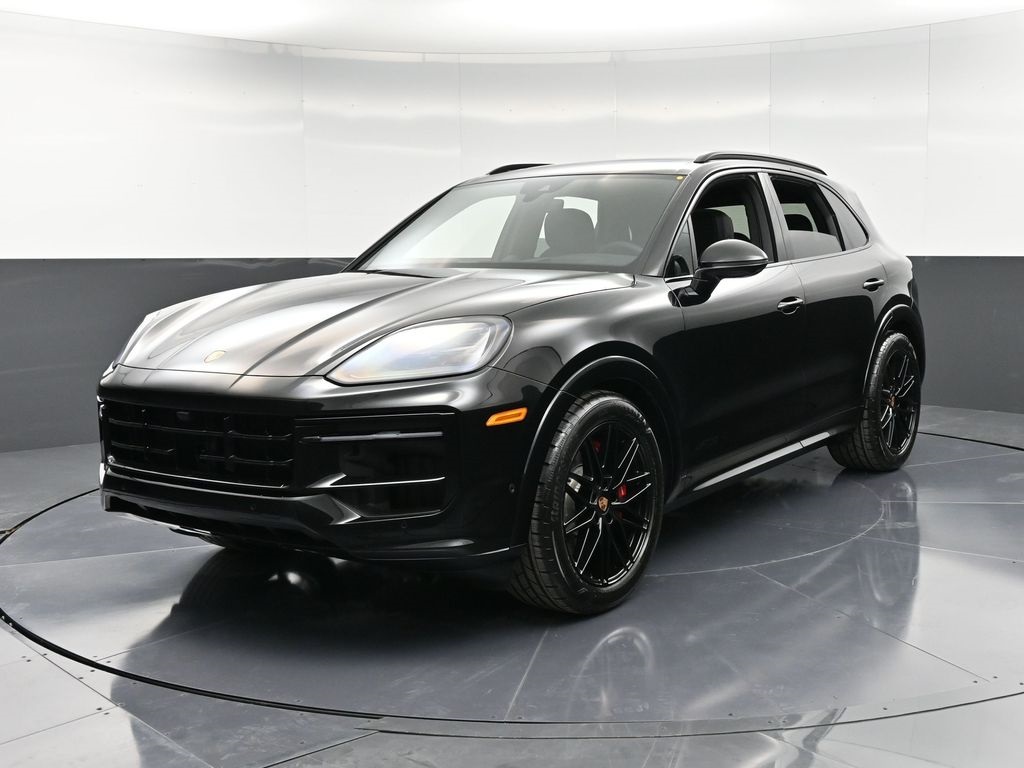 2026 Porsche Cayenne GTS photo 4