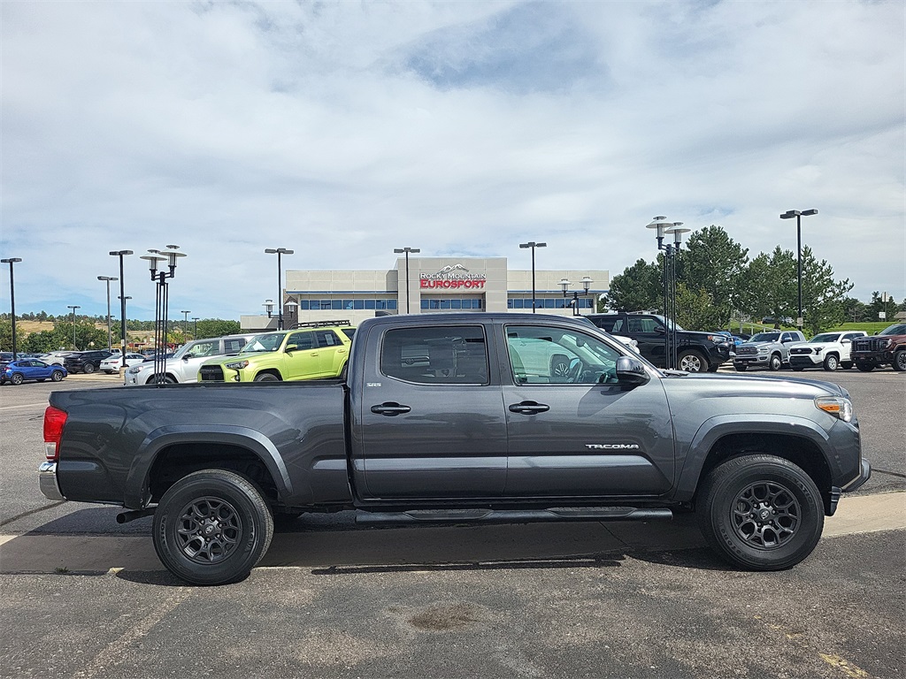 2017 Toyota Tacoma SR5 photo 3