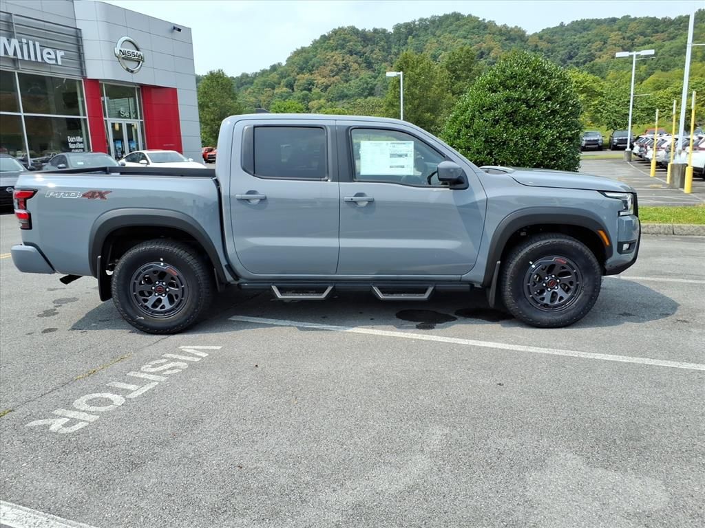 2025 Nissan Frontier Crew Cab PRO-4X photo 2