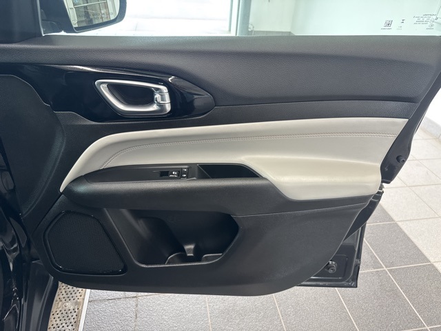 2024 Jeep Compass Limited photo 9
