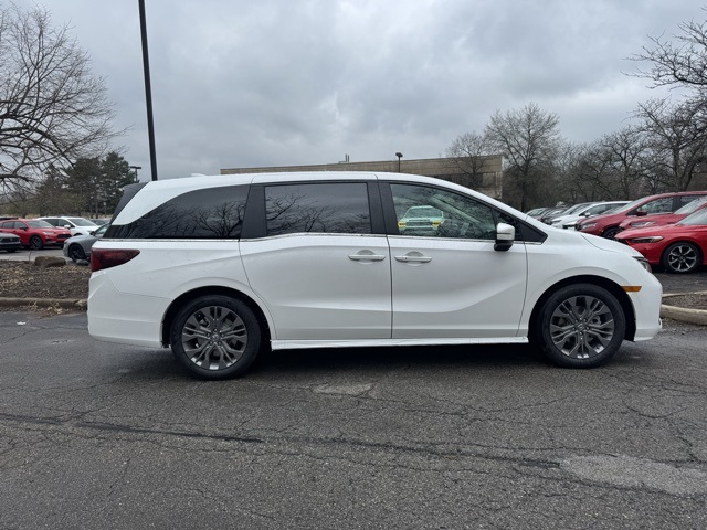 2025 Honda Odyssey Touring photo 4