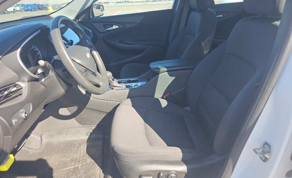 2023 Chevrolet Malibu 1LT photo 3