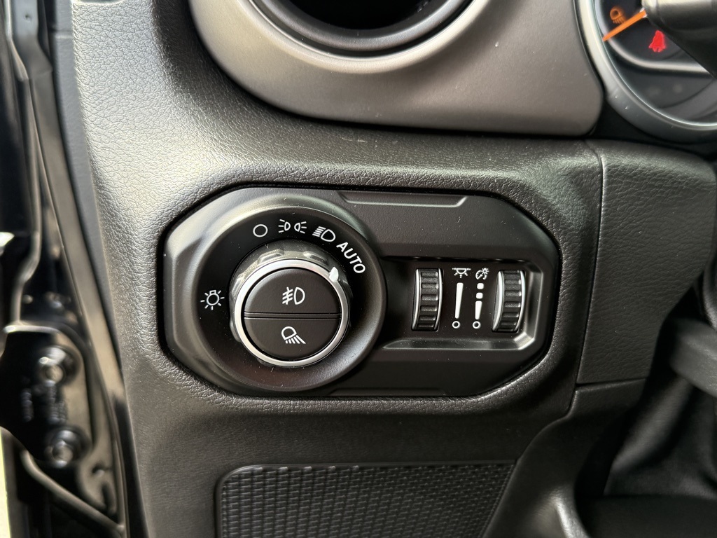 2021 Jeep Gladiator Willys photo 15