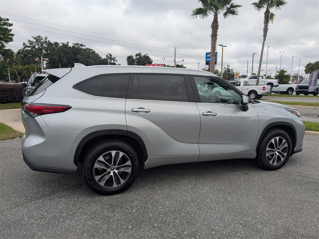 2023 Toyota Highlander Hybrid XLE photo 2