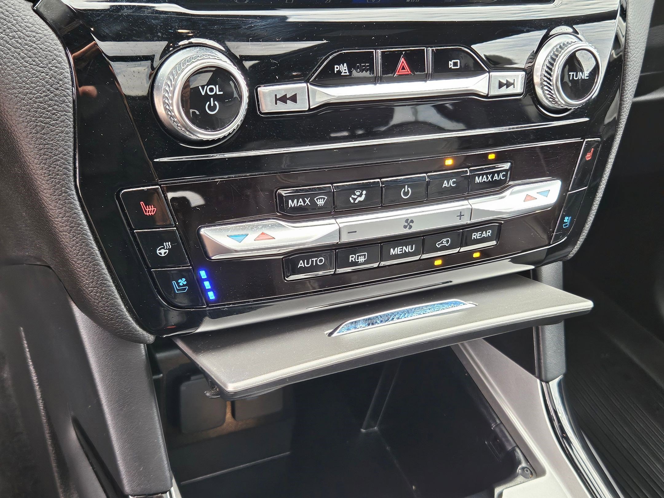 2023 Ford Explorer ST photo 23