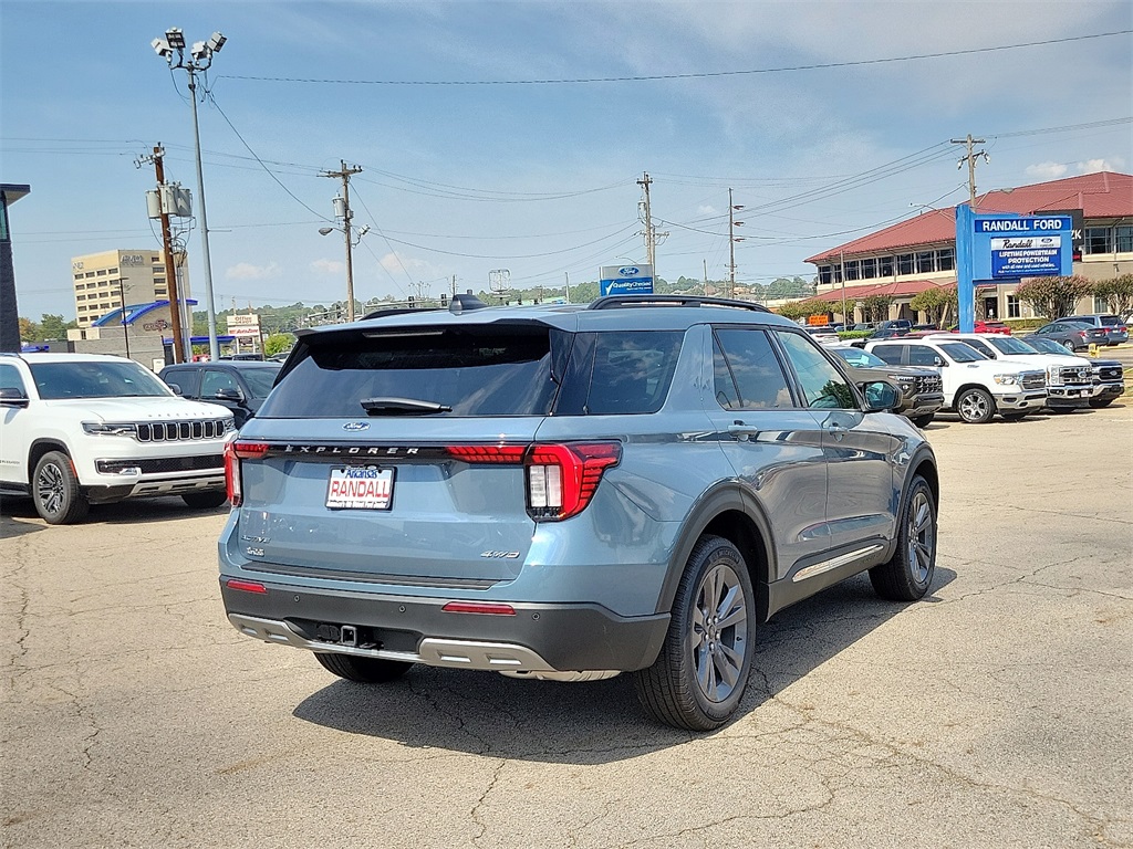 2025 Ford Explorer photo 4