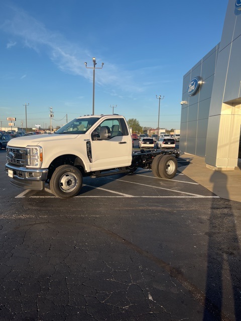 2026 Ford F-350 XL photo 2