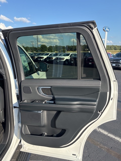2025 Ford Expedition Platinum photo 37