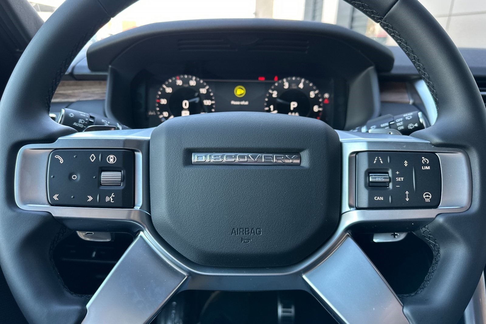 2025 Land Rover Discovery SE photo 24