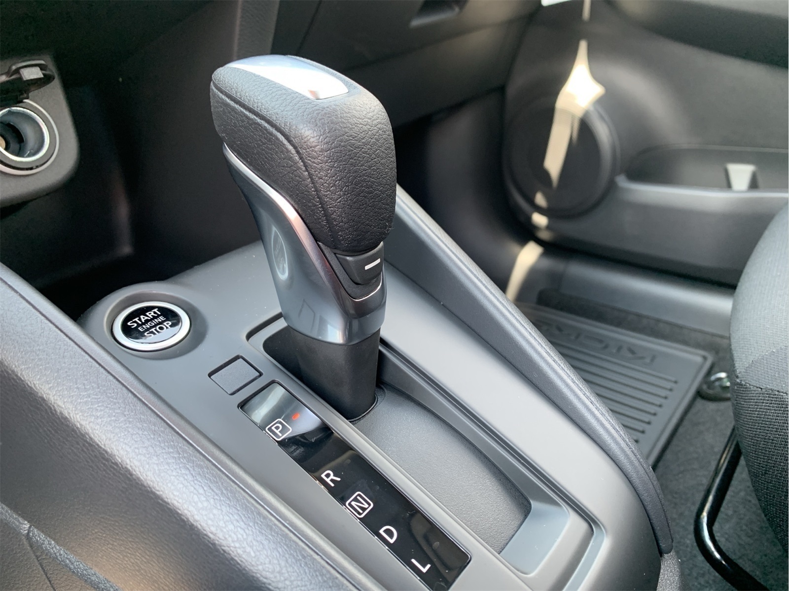 2025 Nissan Kicks Play S photo 18