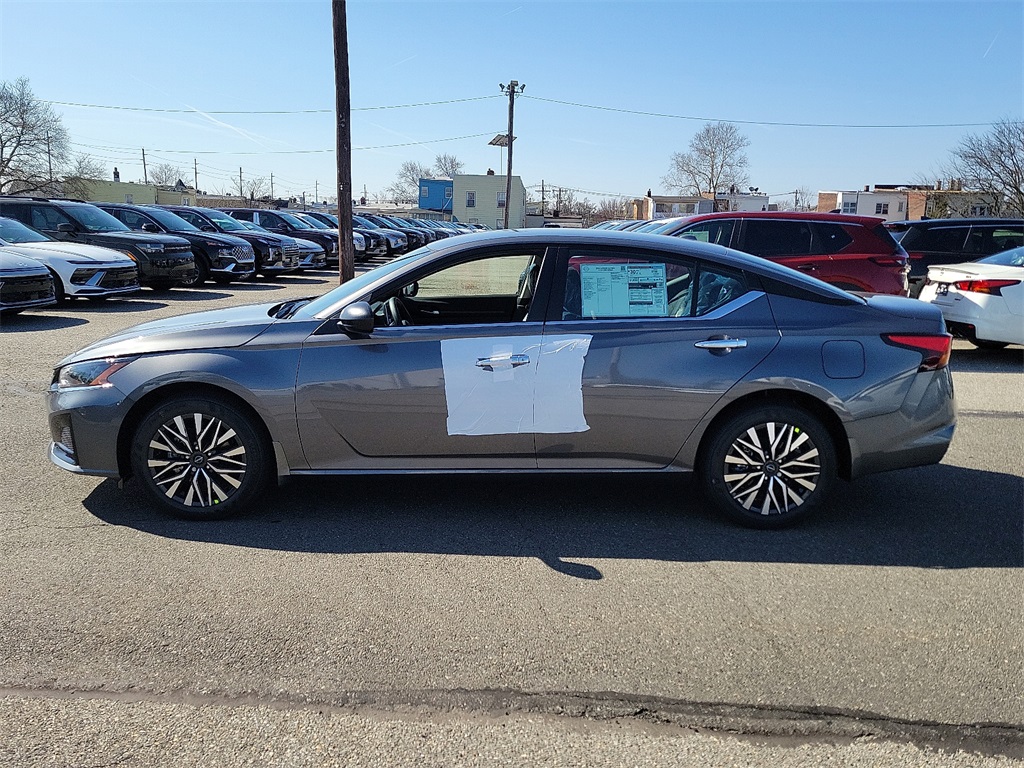 2025 Nissan Altima SV photo 4