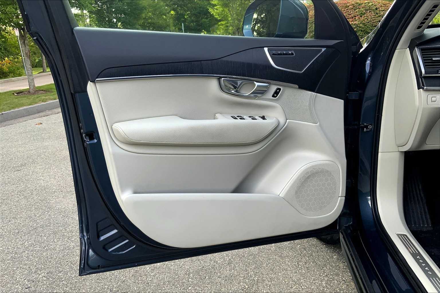 2020 Volvo XC90 Momentum photo 19