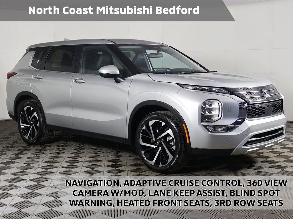 2024 Mitsubishi Outlander SE's photo