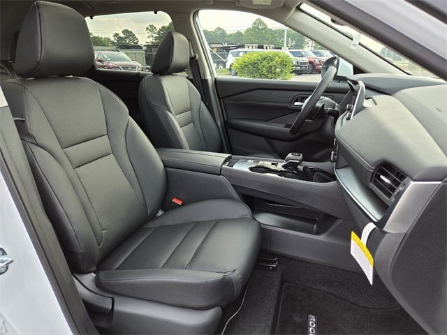 2026 Nissan Rogue SV photo 2