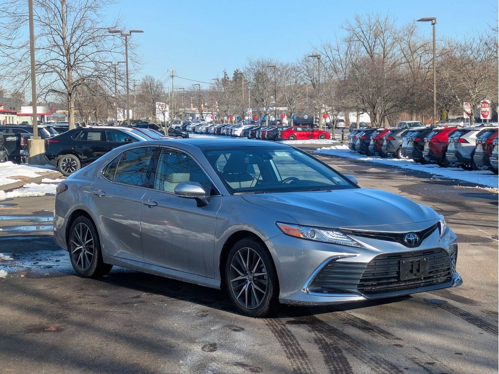 2023 Toyota Camry XLE's photo