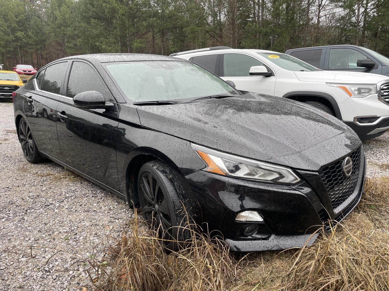 2022 Nissan Altima SR's photo