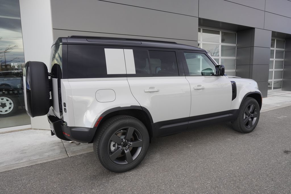 2026 Land Rover Defender 110 S photo 4