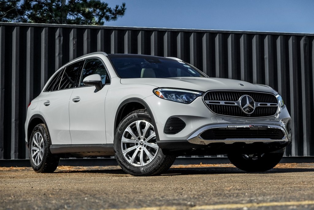 2026 Mercedes-Benz GLC Base's photo