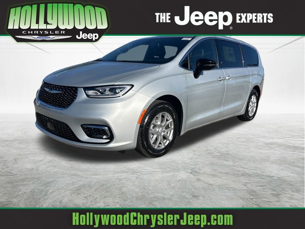 2026 Chrysler Pacifica Select's photo