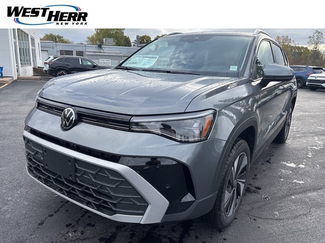 2025 Volkswagen Taos SE's photo