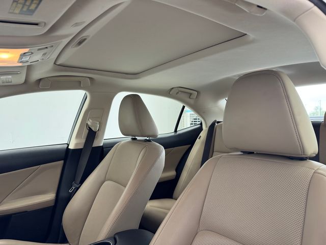 2019 Lexus IS 300 photo 5