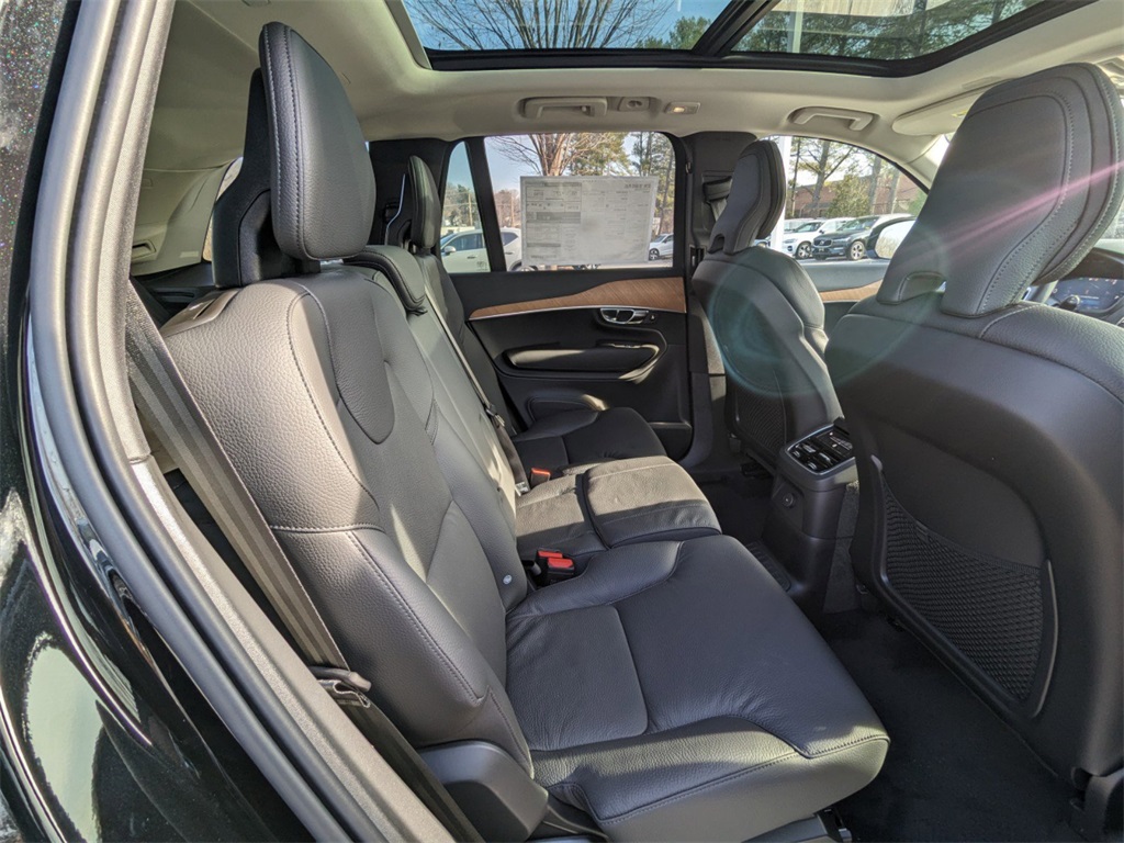 2025 Volvo XC90 T8 Plus photo 3