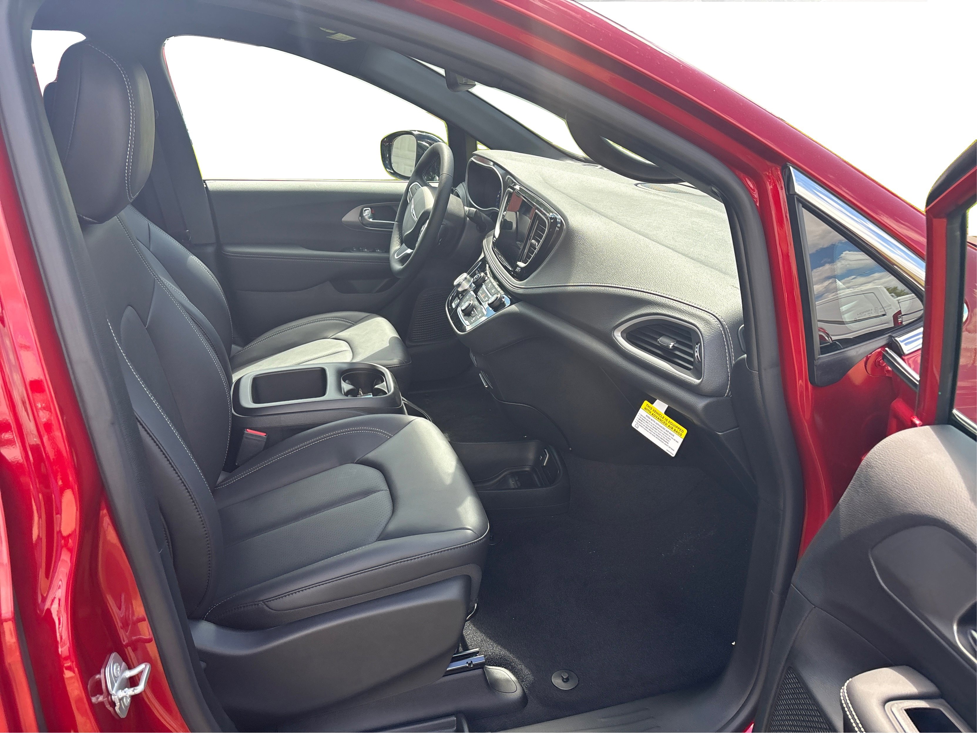 2026 Chrysler Pacifica photo 16