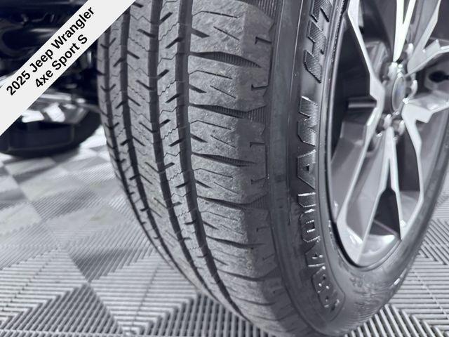 2025 Jeep Wrangler Sport S 4xe photo 18