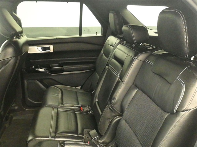 2022 Ford Explorer ST photo 17