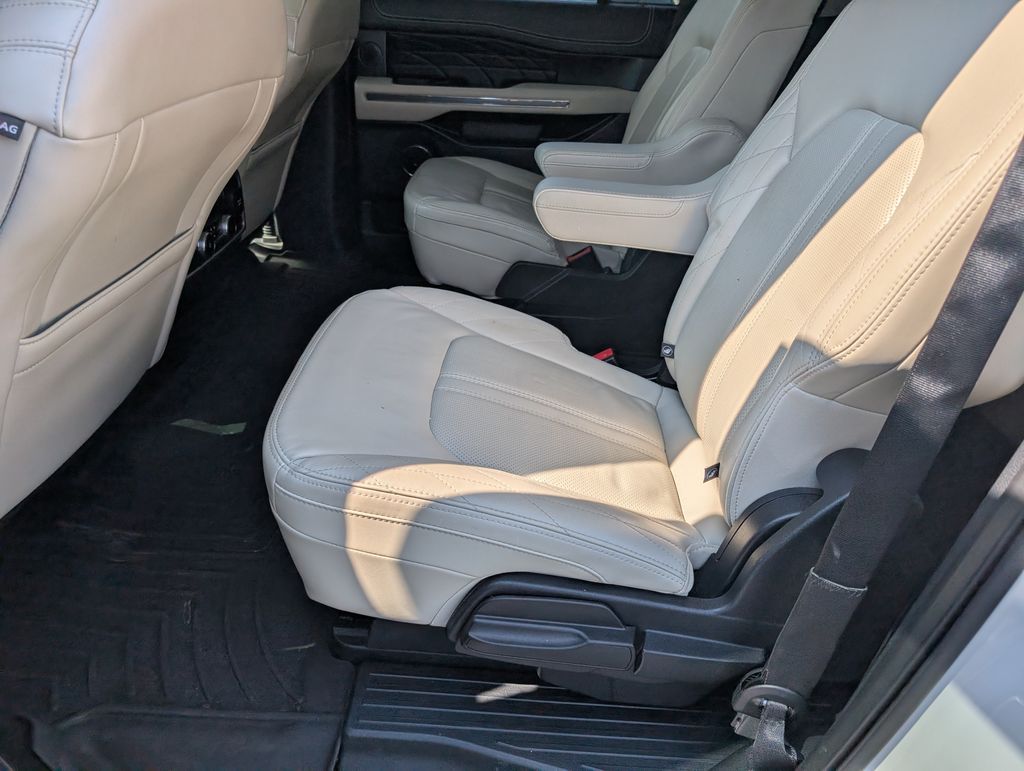 2020 Ford Expedition MAX Platinum photo 8