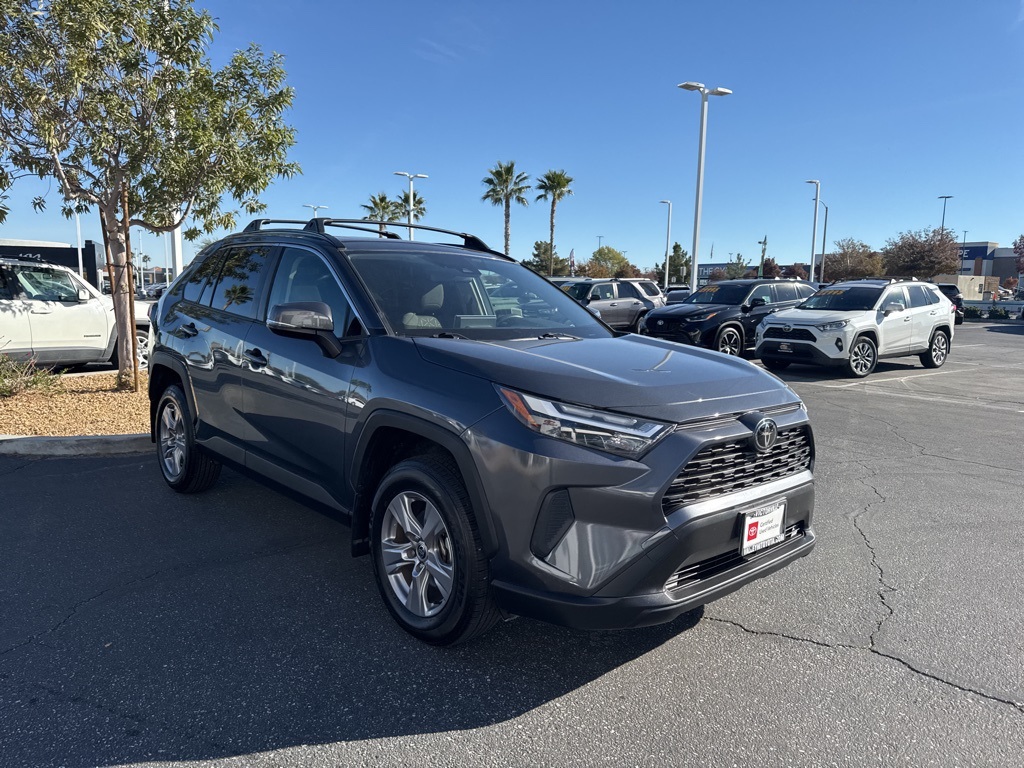 2023 Toyota RAV4 XLE photo 3