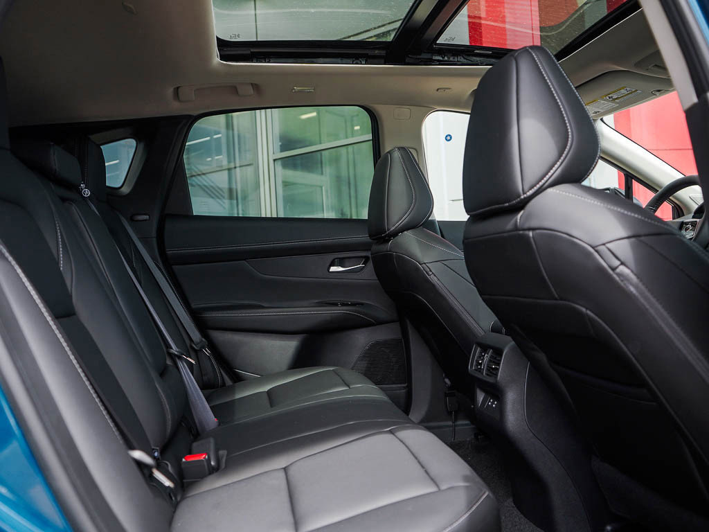 2025 Nissan Murano SL photo 12