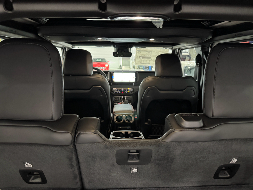 2025 Jeep Wrangler Rubicon X photo 13