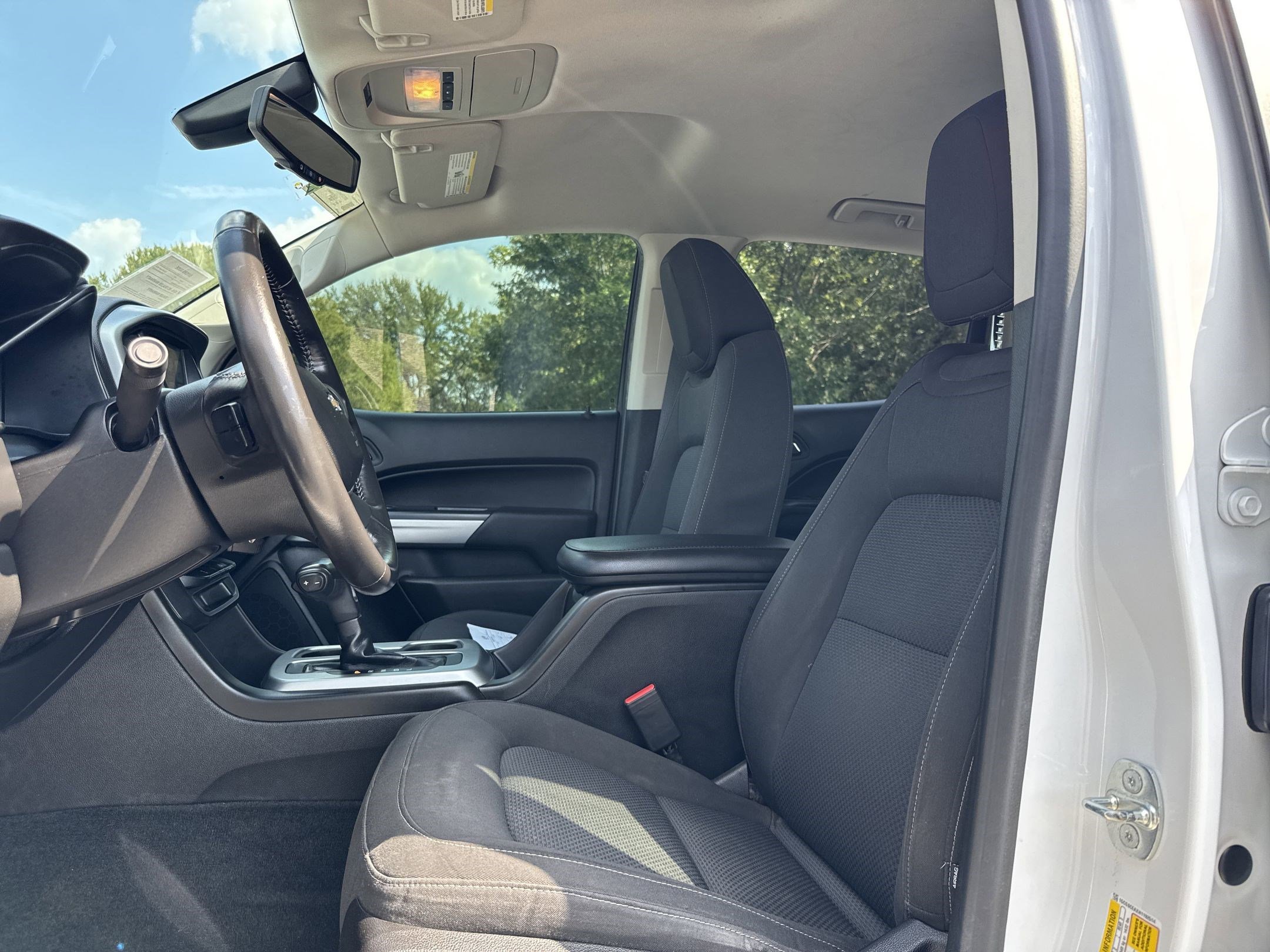 2017 Chevrolet Colorado LT photo 5