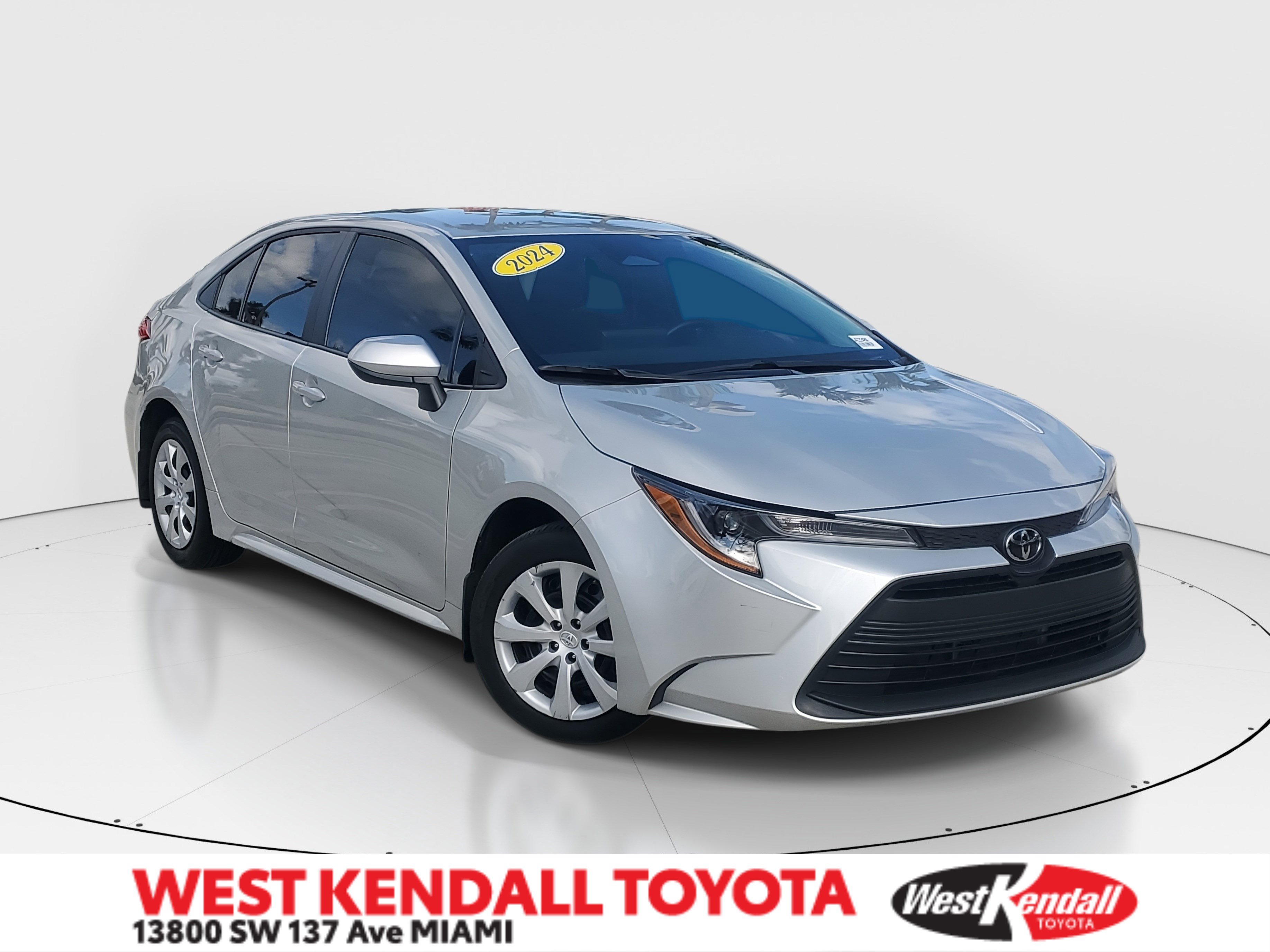 2024 Toyota Corolla LE's photo