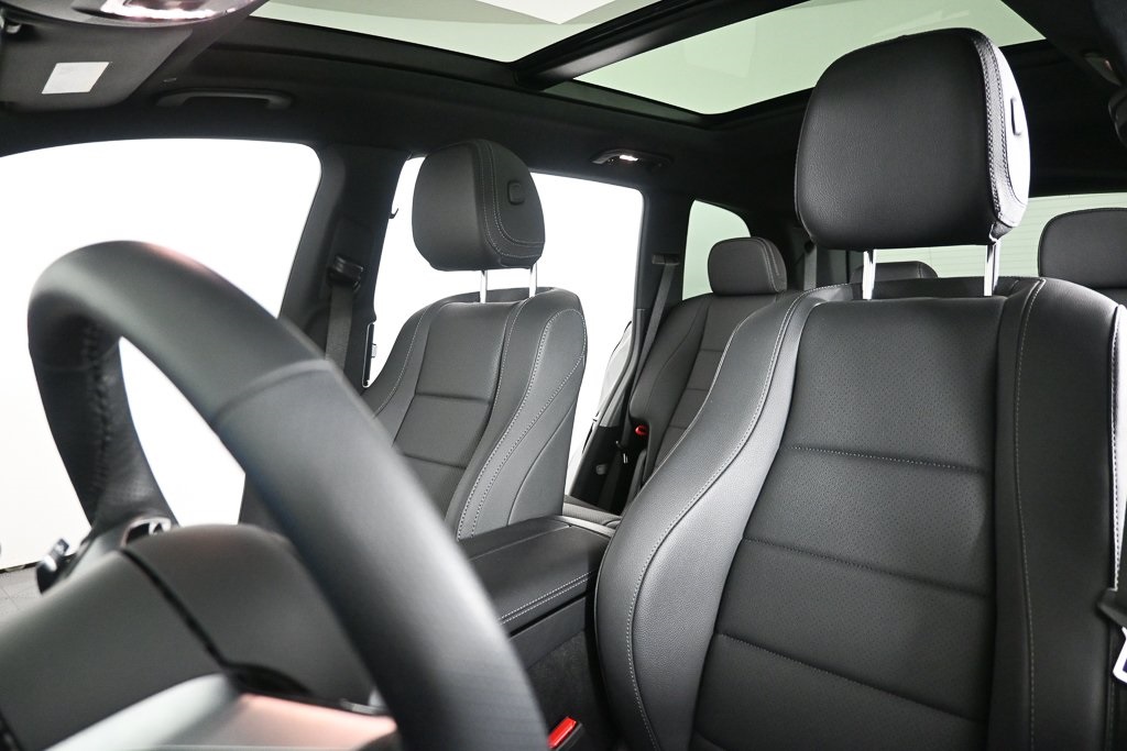 2025 Mercedes Benz GLS 450 4MATIC photo 3