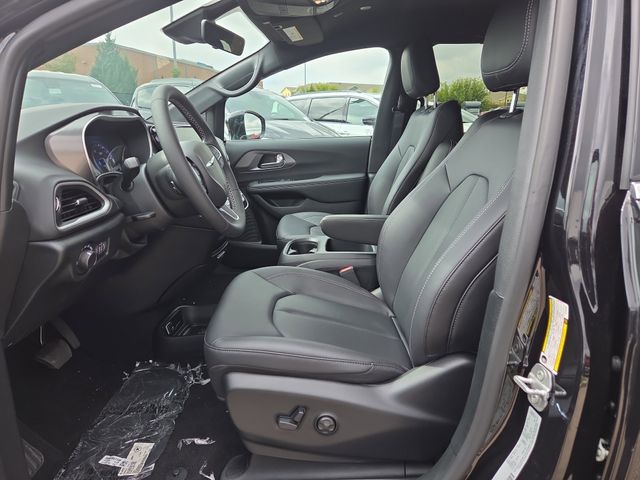 2026 Chrysler Voyager LX photo 4