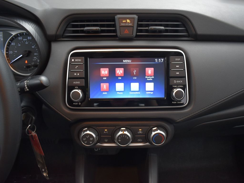 2025 Nissan Versa 1.6 S photo 9
