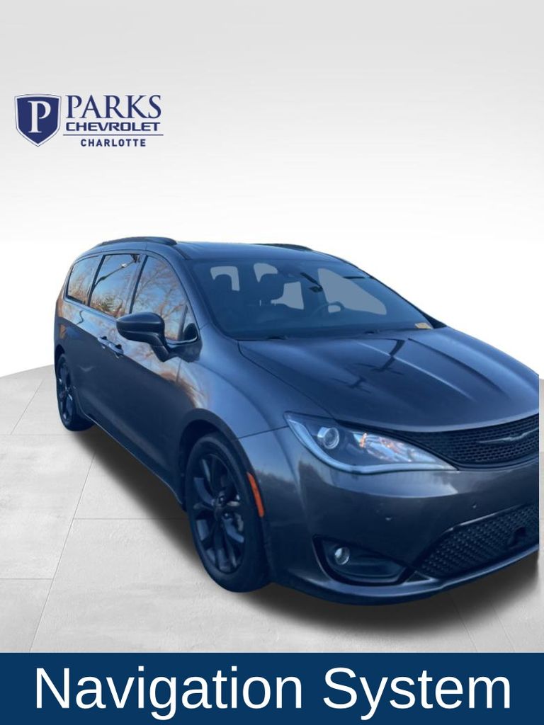 2019 Chrysler Pacifica Touring L Plus's photo