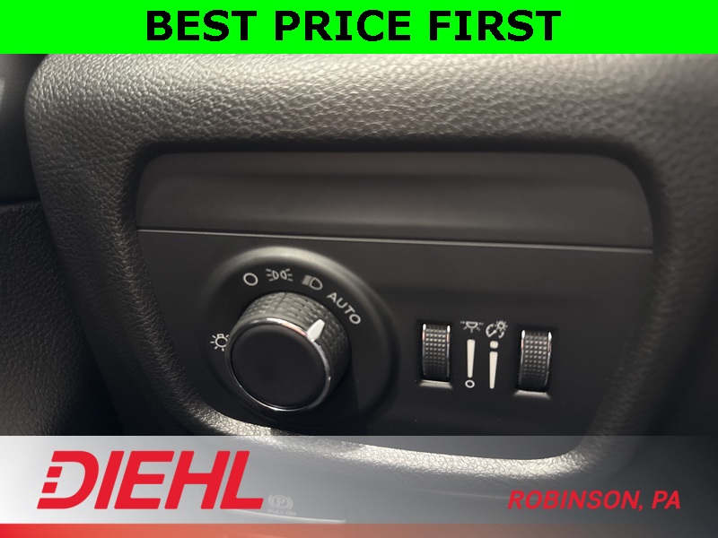 2025 Jeep Grand Cherokee Laredo photo 18