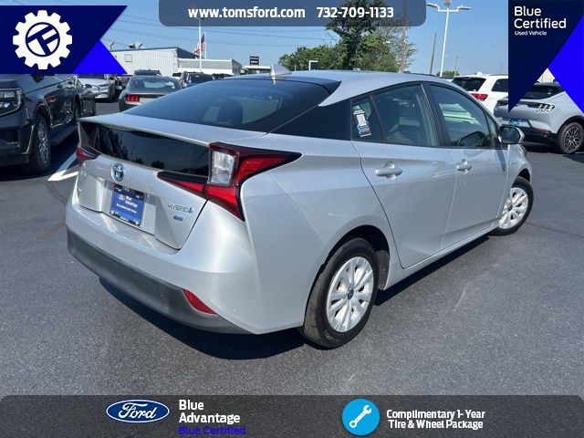 2021 Toyota Prius L photo 3