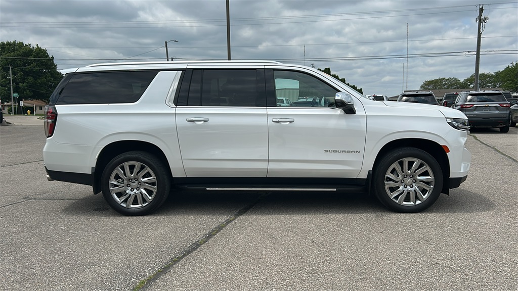 2021 Chevrolet Suburban Premier photo 2