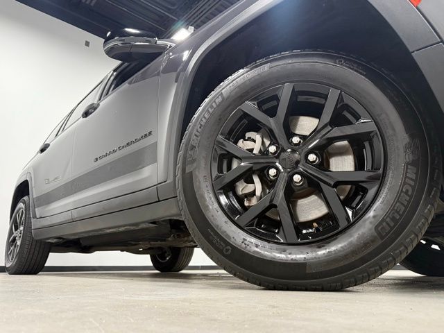 2024 Jeep Grand Cherokee Altitude photo 2