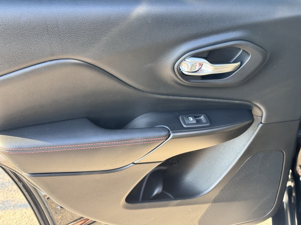 2019 Jeep Cherokee Trailhawk photo 23