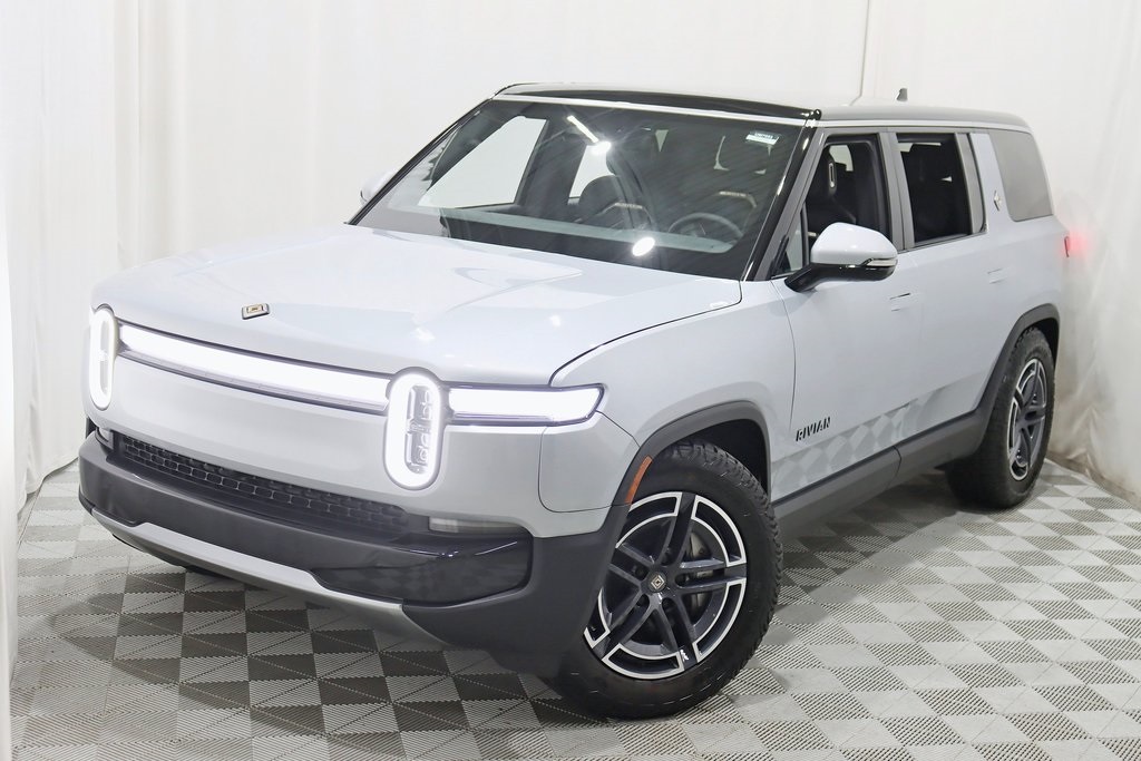 2025 Rivian R1S Adventure photo 3