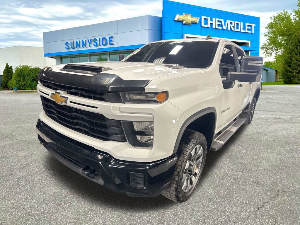 2024 Chevrolet Silverado 2500HD Custom photo 2