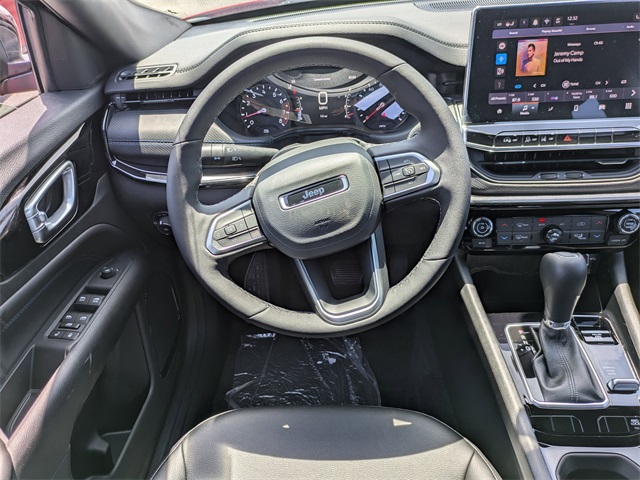 2025 Jeep Compass Latitude photo 14