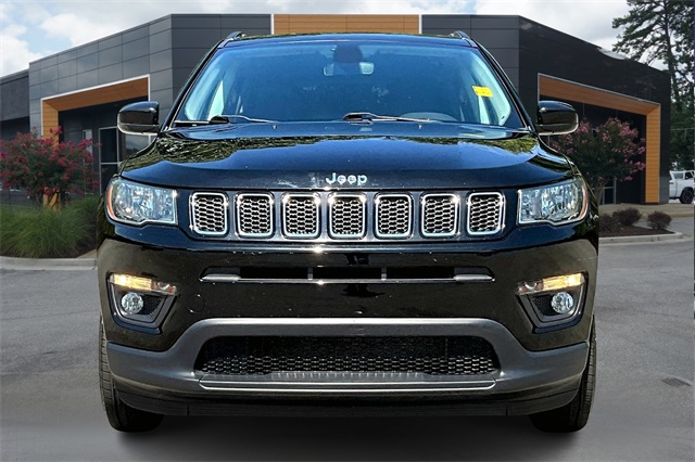 2020 Jeep Compass Latitude photo 2