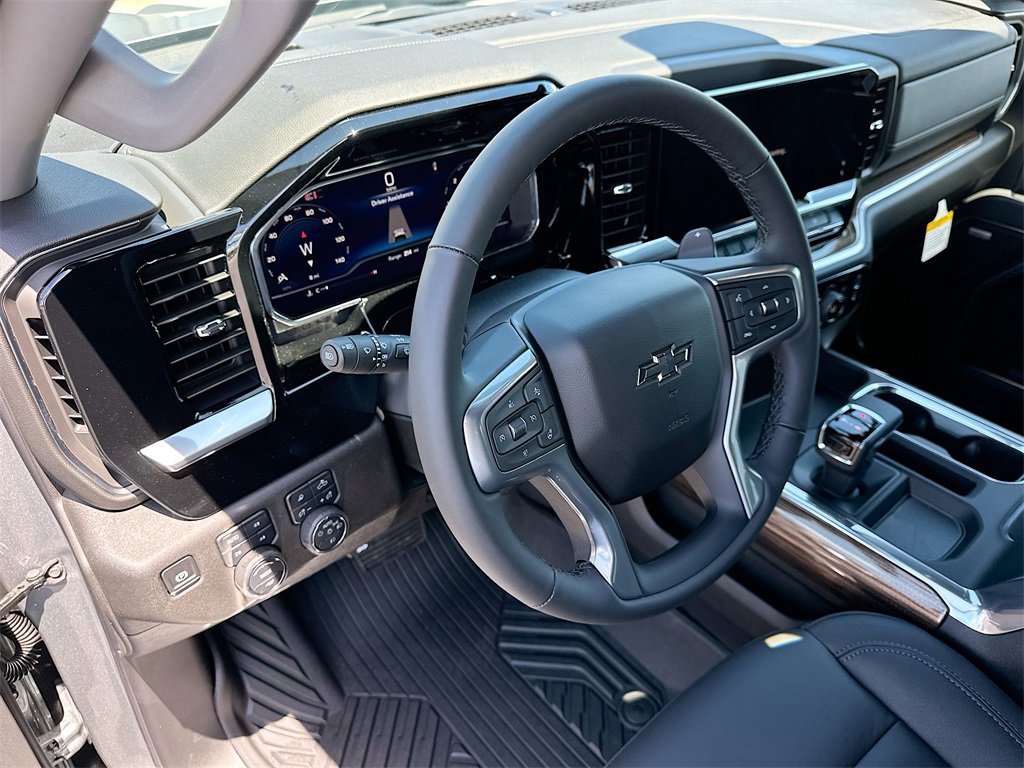 2025 Chevrolet Silverado 1500 RST photo 6