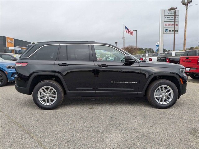 2025 Jeep Grand Cherokee Laredo X photo 3